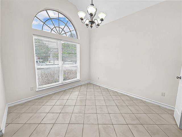 Building Photo - 605 Pheasant Knoll