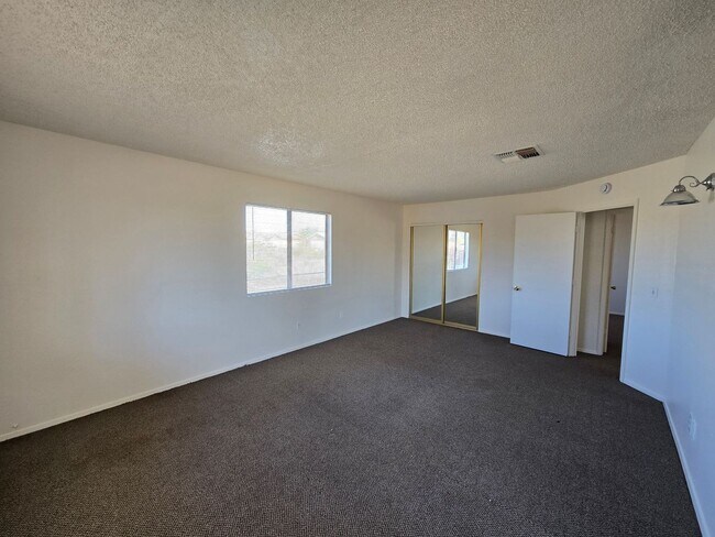 Building Photo - Coming Soon!!! 2 bedroom 1 bath