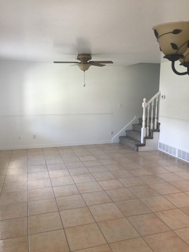 Building Photo - 1465 S Red Maple Ct
