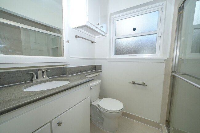 Building Photo - 5471 Loch Lomond Dr