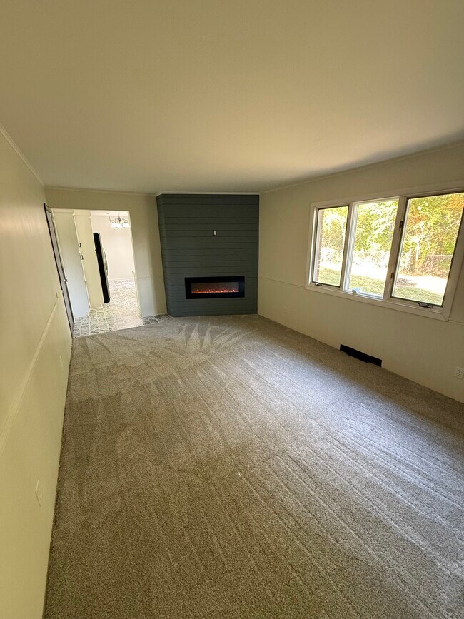 Building Photo - 4352 Clement Dr