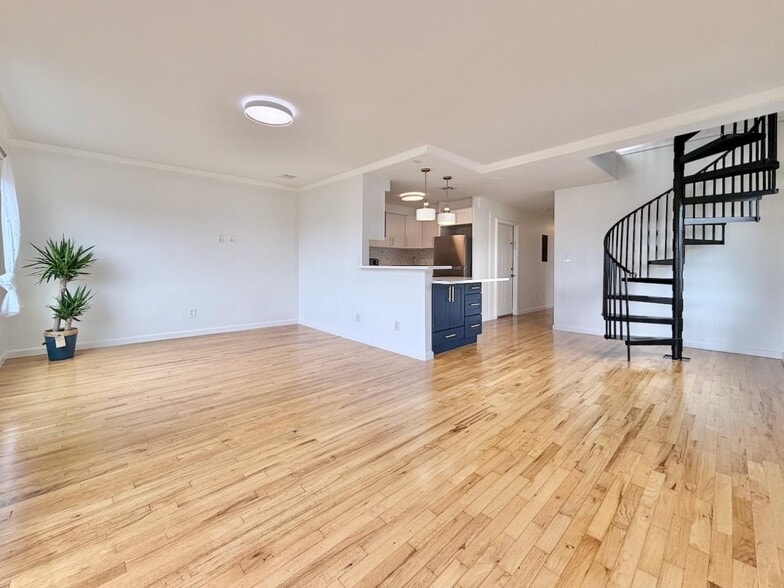 Building Photo - 126 Ogden Ave.