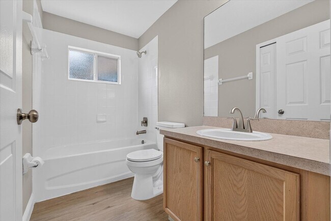 Building Photo - 557 Lindsay Anne Ct