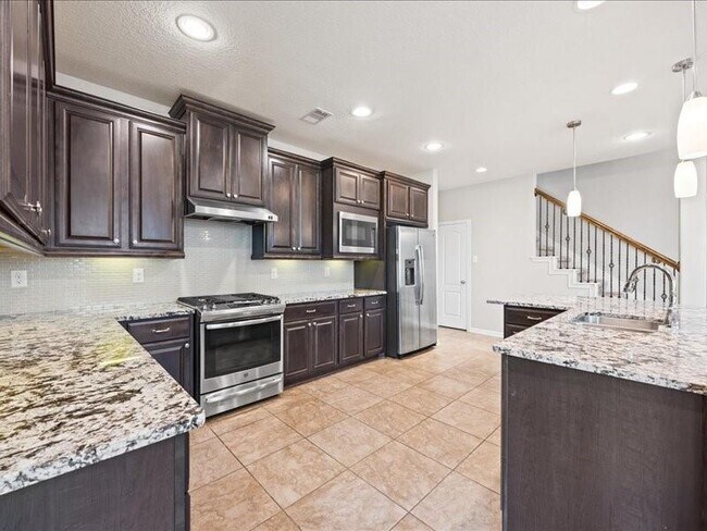 Building Photo - 1614 Mahan Dr