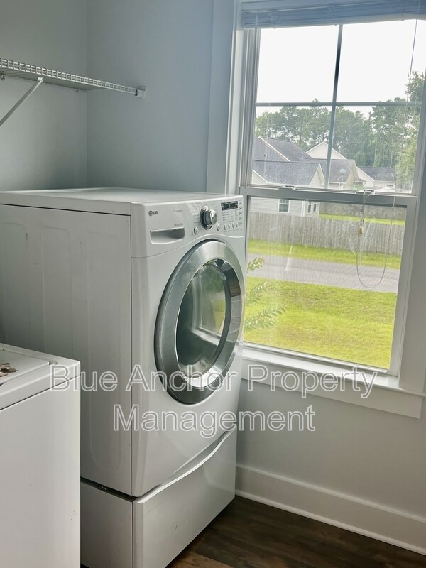 Building Photo - 153 Leeward Ln