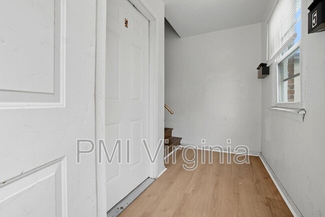 Building Photo - 417 E Little Creek Rd
