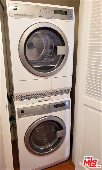 Building Photo - 435 N Palm Dr