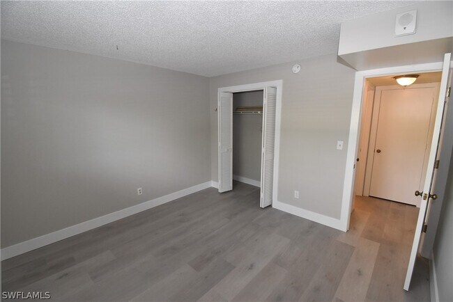 Building Photo - 5667 Rattlesnake Hammock Rd