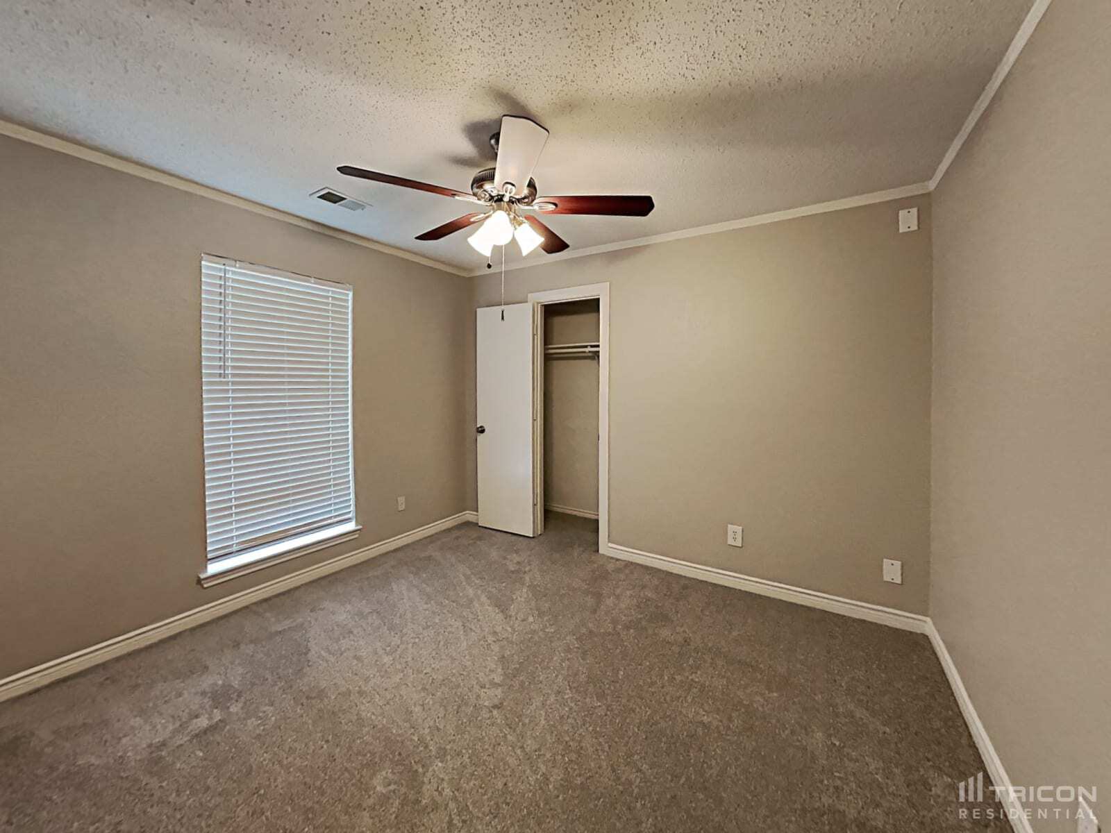 Building Photo - 8620 Santa Clara Dr