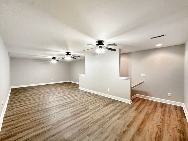 Building Photo - FOR RENT — Stunning One-Level Home in The Preserve, Oak Ridge’s Premier Lakefront Community