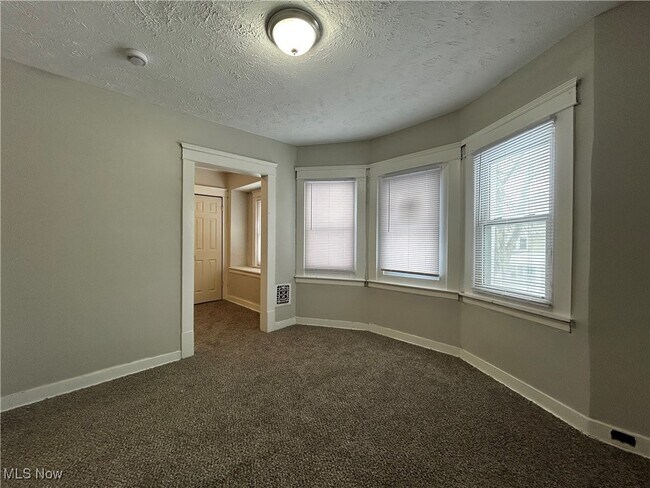 Building Photo - 10726 Garfield Ave