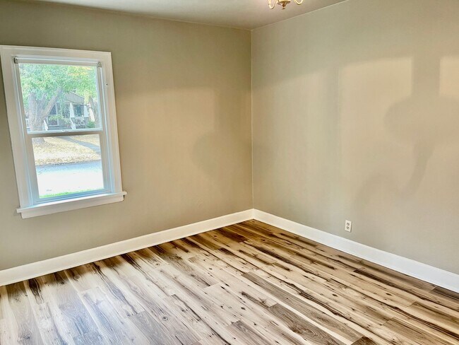 Building Photo - Audubon Park Rental!