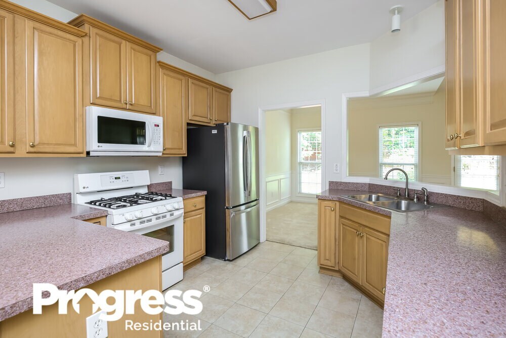 Building Photo - 747 Edgeley Ln