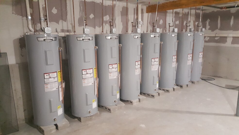 Building Photo - 10 E Main St