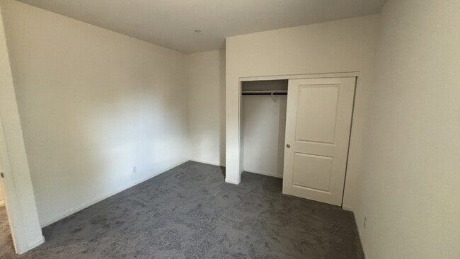 Building Photo - One Story 6-bedroom Home with Attached Casita