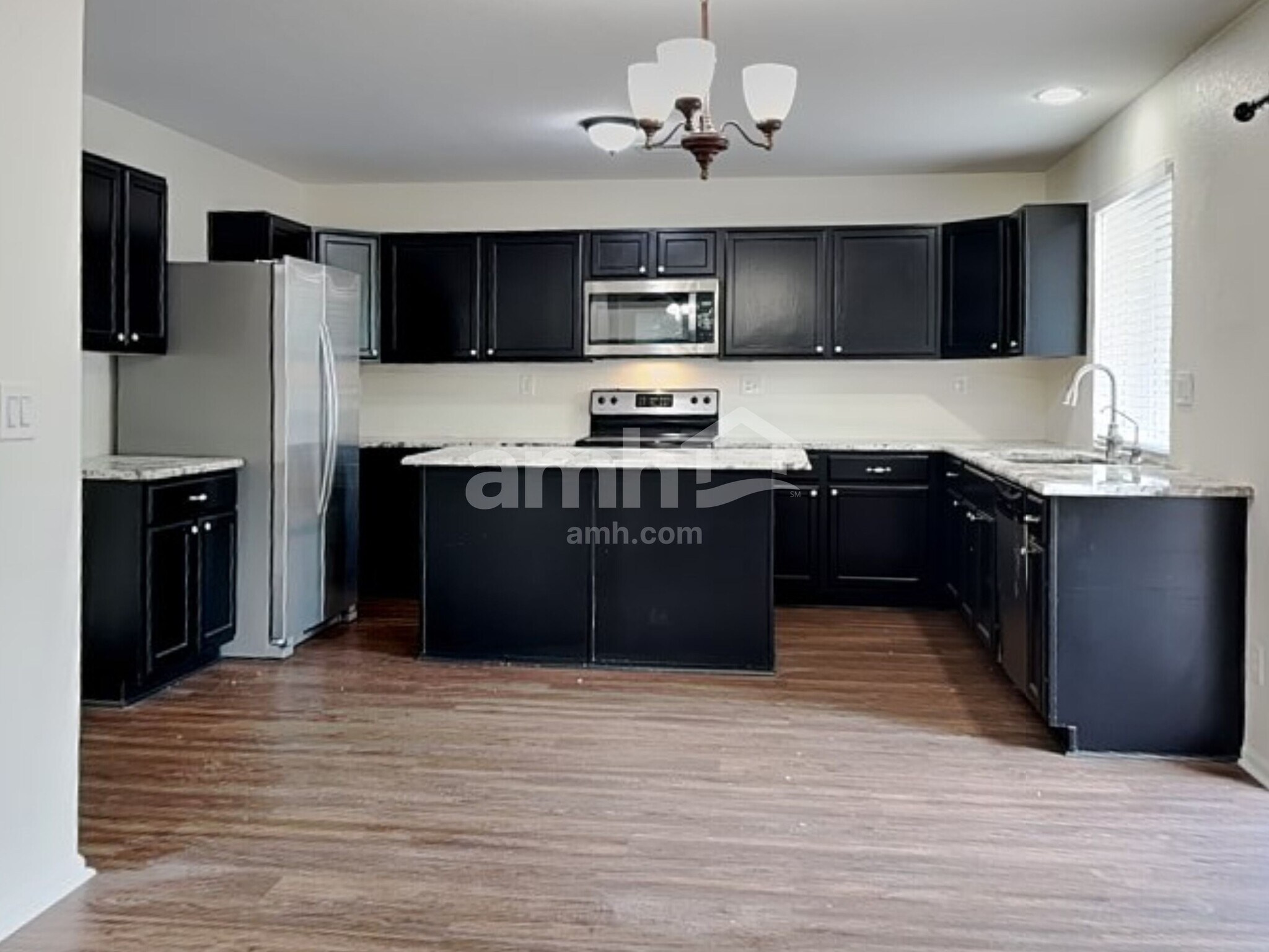 Building Photo - 9762 Chambers Dr
