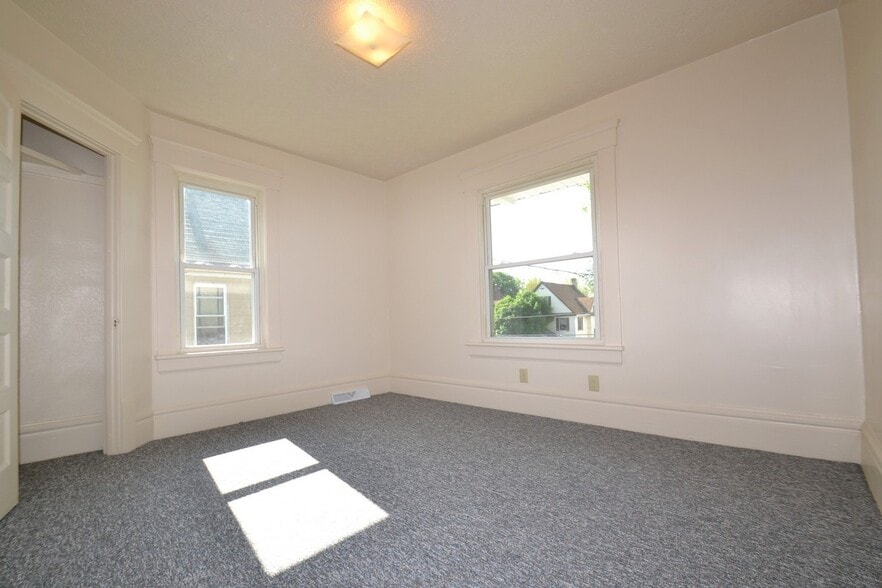 Building Photo - 547 Carroll St