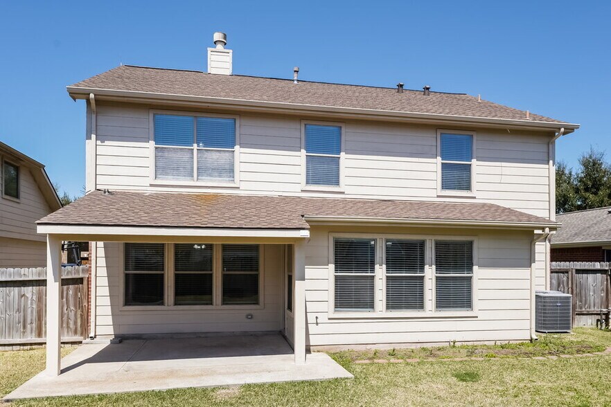 Building Photo - 18215 Quiet Ridge Ln