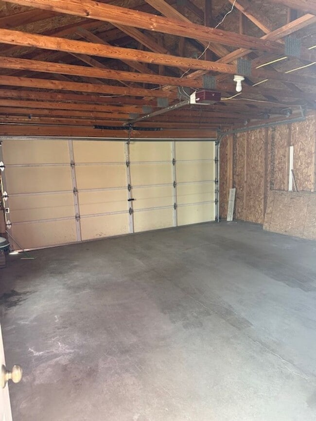 Building Photo - Beautiful House in Canyon Creek