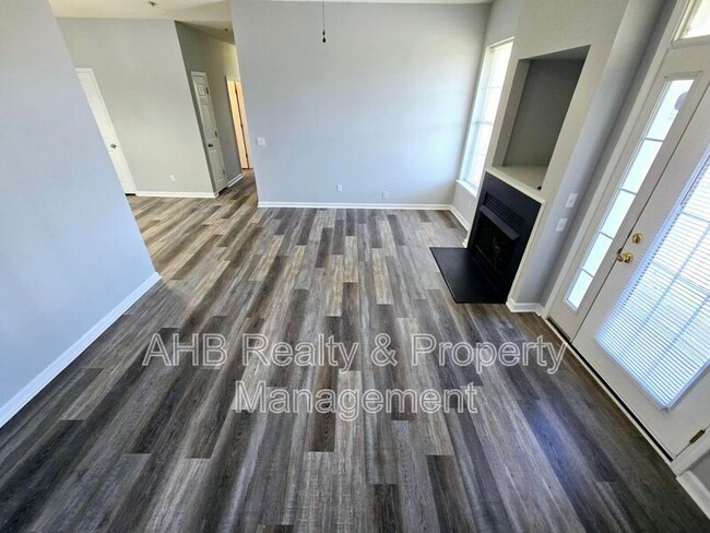 Building Photo - 3009 Winston Dr