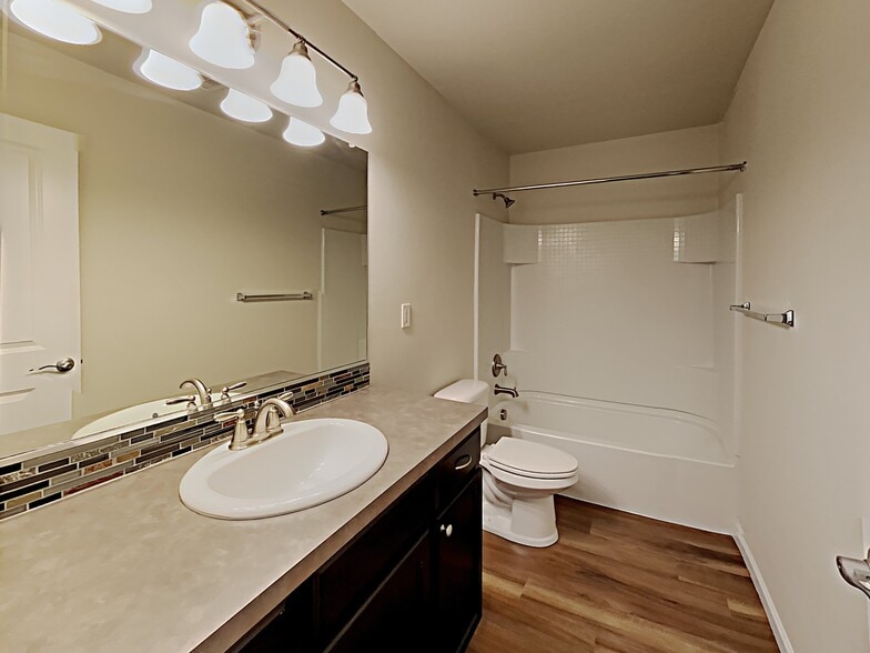 Building Photo - 9011 NE 165th Ave