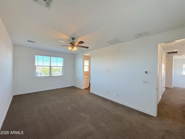 Building Photo - 9903 E Tillman Ave