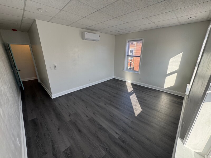 Building Photo - 1527 Tasker St