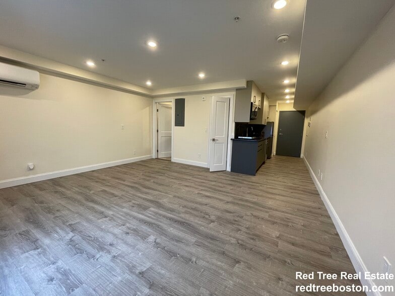 Building Photo - 1028a Commonwealth Ave