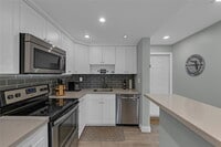 Building Photo - 611 NE 14th Ave