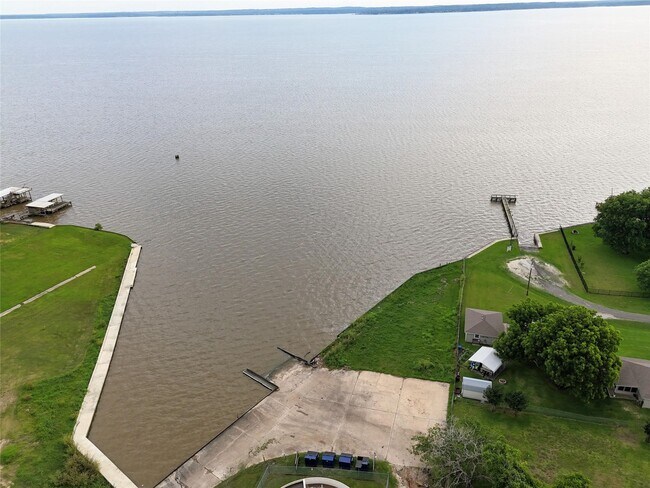 Building Photo - 445 Carolcrest Ln