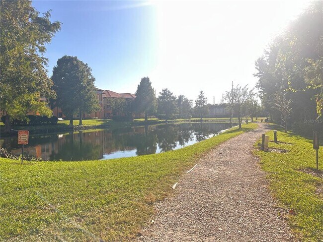 Building Photo - 5463 Vineland Rd