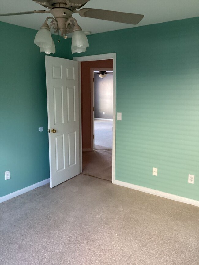 Building Photo - 116 Rosecliff Cir