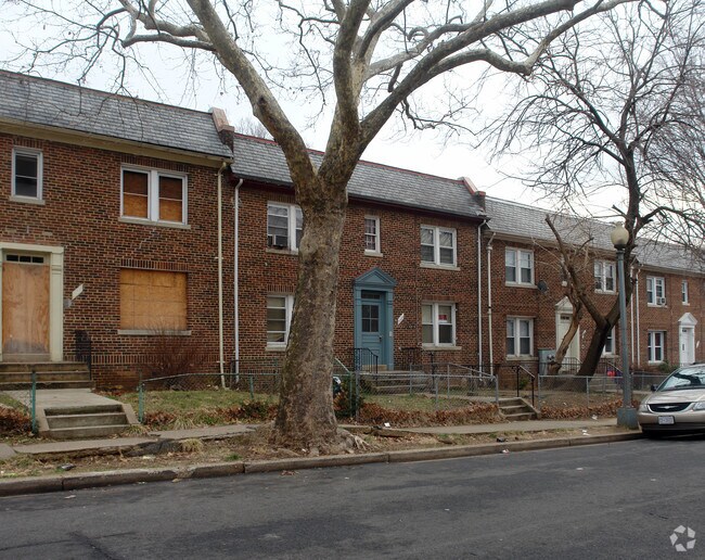 Primary Photo - 1325 Orren St NE