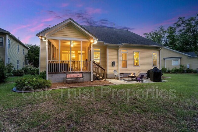 Building Photo - 127 Blackwater Dr