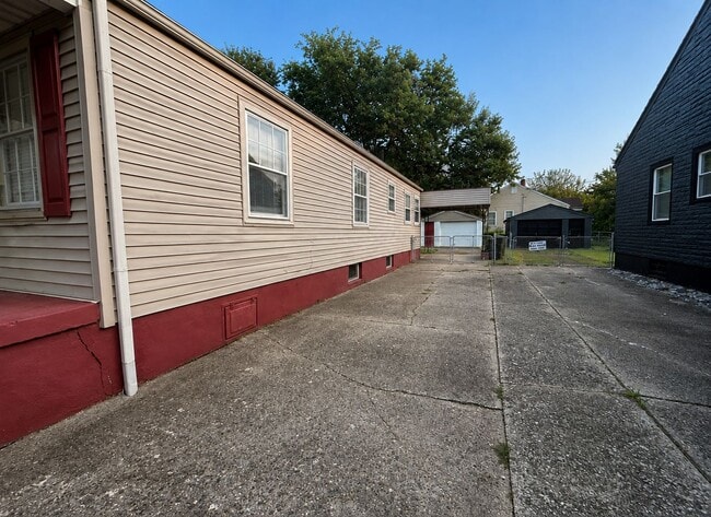 Building Photo - Creel Ave.
