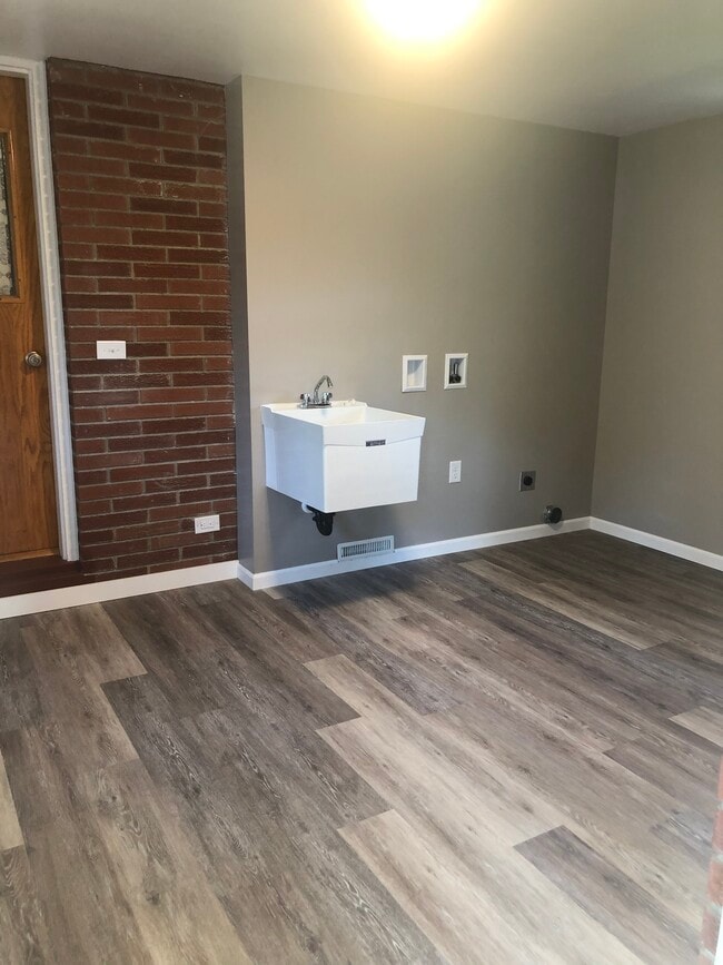 MAIN FLOOR LAUNDRY - 125 15th St NE