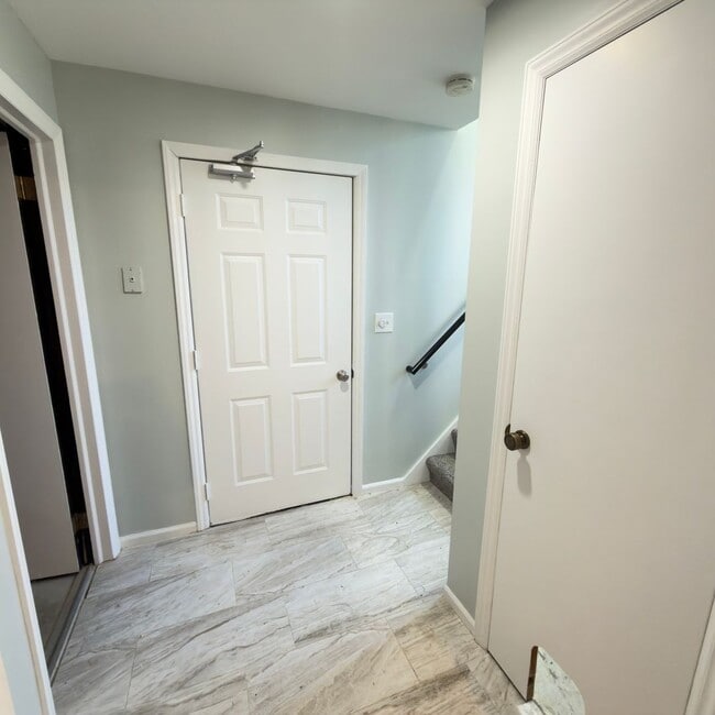 Building Photo - 3 Bedroom Home In Kentwood Schools!