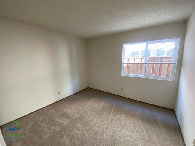 Building Photo - 421 Gwinn Ct