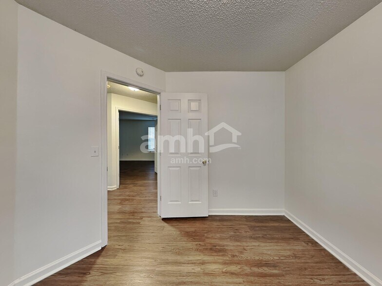 Building Photo - 145 Sandy Ln