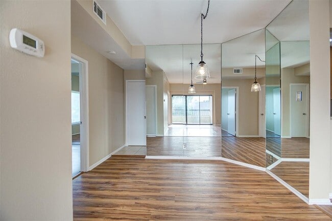 Building Photo - 2213 S Braeswood Blvd