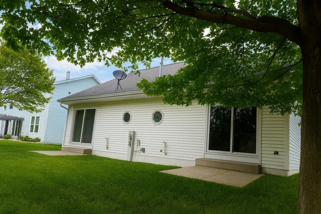 Building Photo - 2042 Madera St