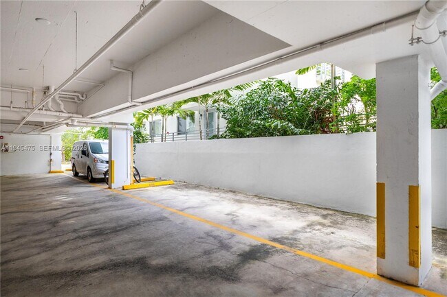 Building Photo - 716 Michigan Ave