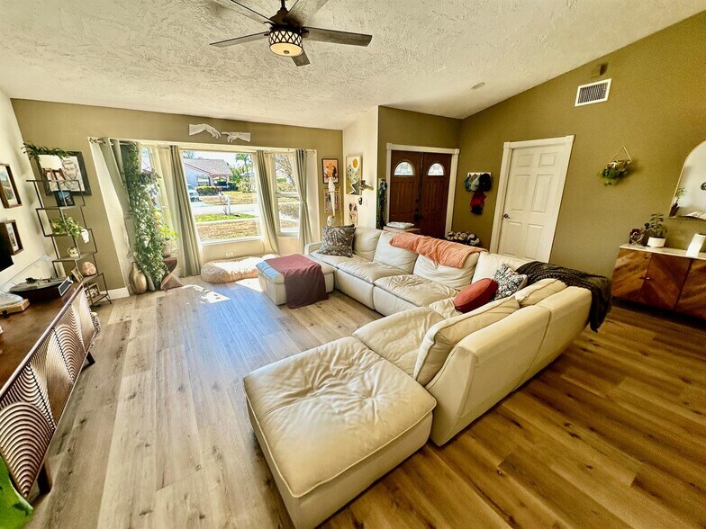 Building Photo - 4492 Brook Dr