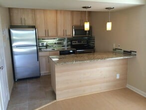 Building Photo - 7685 Northcross Dr