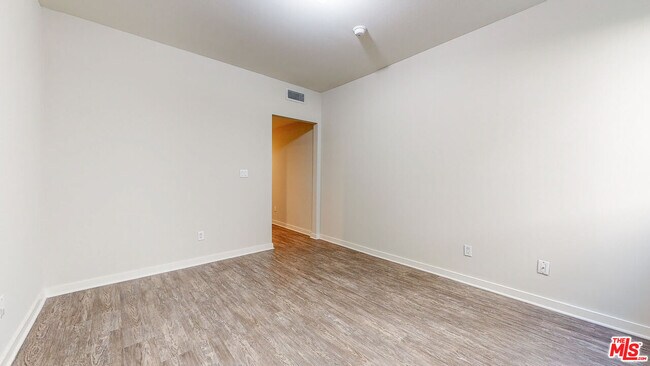 Building Photo - 1545 S Bentley Ave