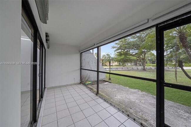 Building Photo - 200 Lakeview Dr
