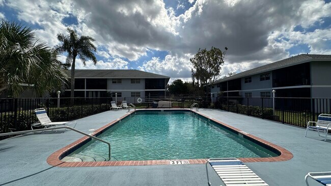 Building Photo - 905 Southridge Rd