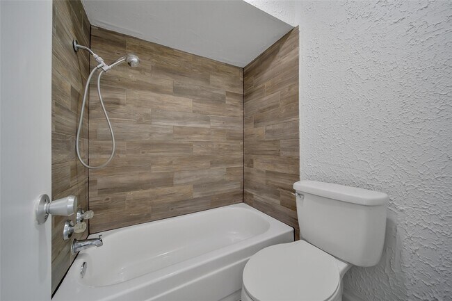 Building Photo - 1403 Blalock Rd