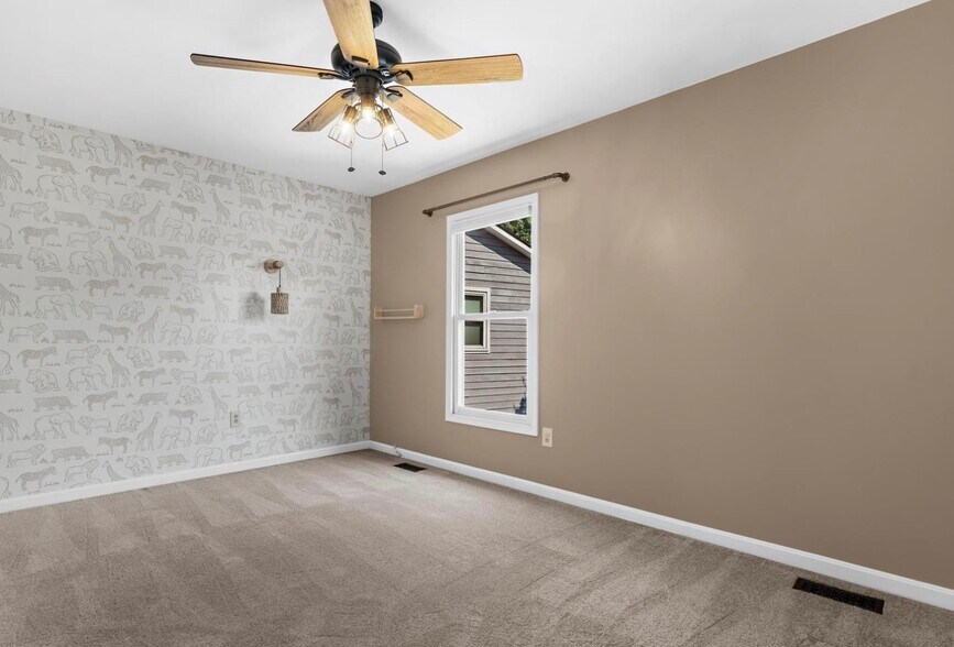 Building Photo - 20 Windwhisper Ln
