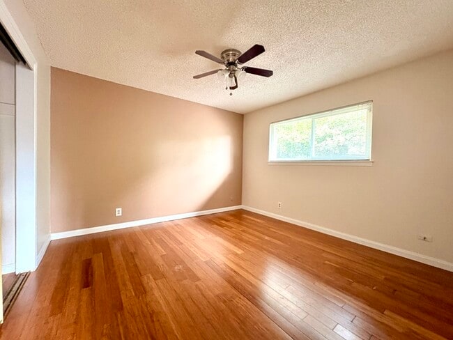 Building Photo - Charming 2 Bed / 1 Bath Duplex in Carmichael